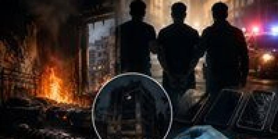 بالبلدي: تفاصيل
      اتهام
      3
      أشخاص
      بقتل
      رجل
      داخل
      شقته
      في
      شبرا
      وإشعال
      النار
      لإخفاء
      آثار
      الجريمة
