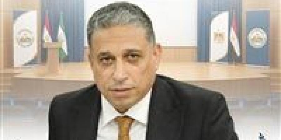 بالبلدي : بعد
      تصدرها
      قائمة
      أوائل
      الثانوية
      العامة..
      وكيل
      "تعليم
      الجيزة"
      يهنئ
      11
      طالبًا