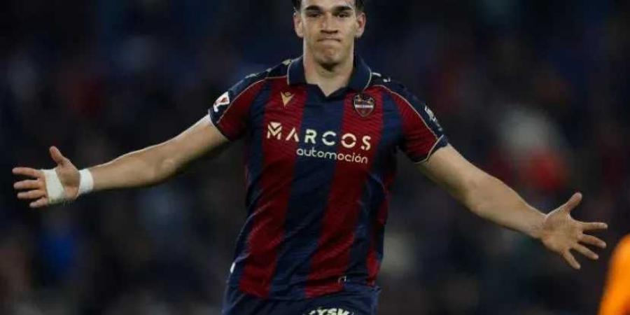 رسميا..
      ريال
      مدريد
      يضم
      نجم
      ليفانتي
