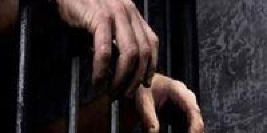 بالبلدي : شك
      في
      سلوكها
      فقرر
      إنهاء
      حياتها..
      المؤبد
      لخفير
      شرع
      في
      قتل
      زوجته
      بعدة
      طعنات
      بالعبور