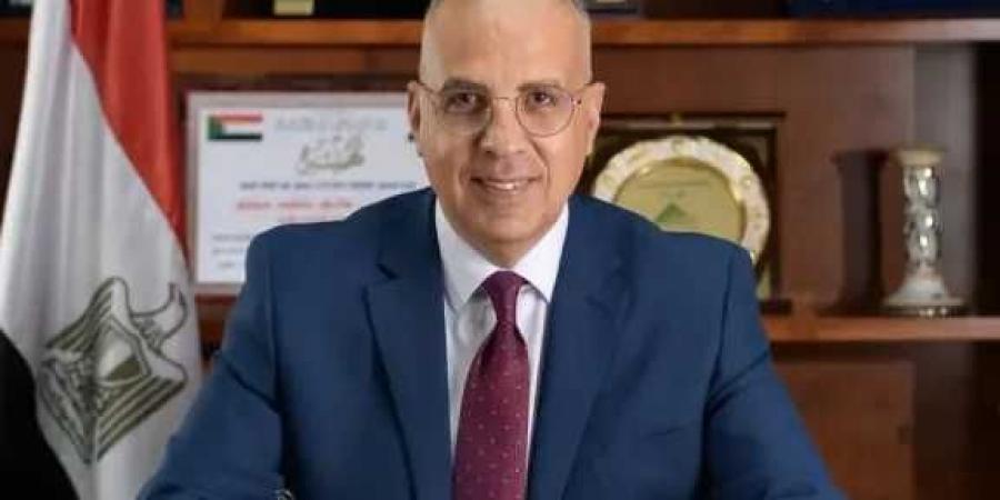 وزير
      الري:
      التوسع
      في
      التحول
      الرقمي
      والذكاء
      الاصطناعي
      لإدارة
      المياه
      وتحسين
      الخدمات