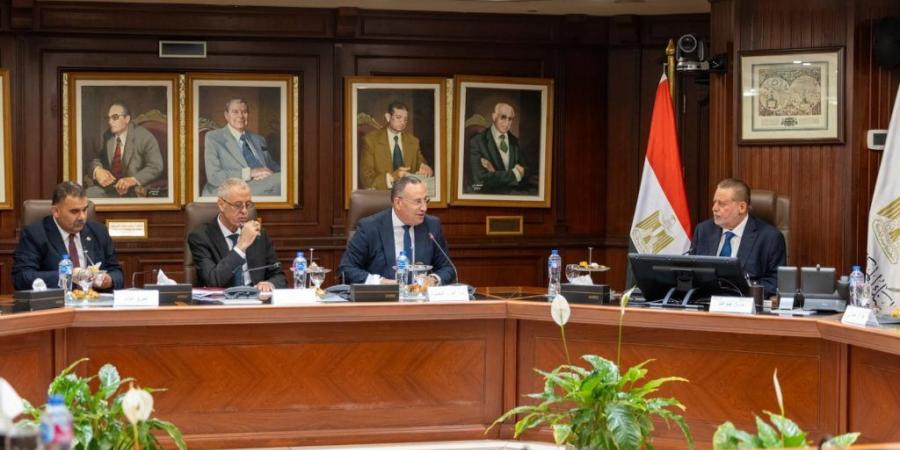 بالبلدي : محافظ
      المركزي
      ووزير
      التعليم
      العالي
      يبحثان
      استعدادات
      “منحة
      علماء
      المستقبل”