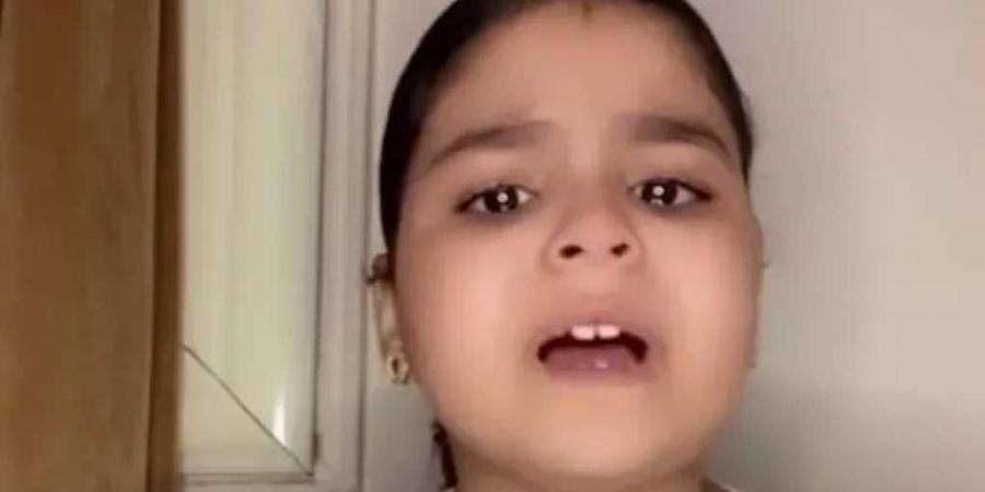 طفلة
      تستغيث
      عبر
      فيديو
      متداول:
      ”عايزة
      حقي
      في
      الدراسة”..
      وتطالب
      بعودتها
      للمدرسة
